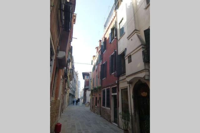 Key Location Near Palazzo Grassi Venecia